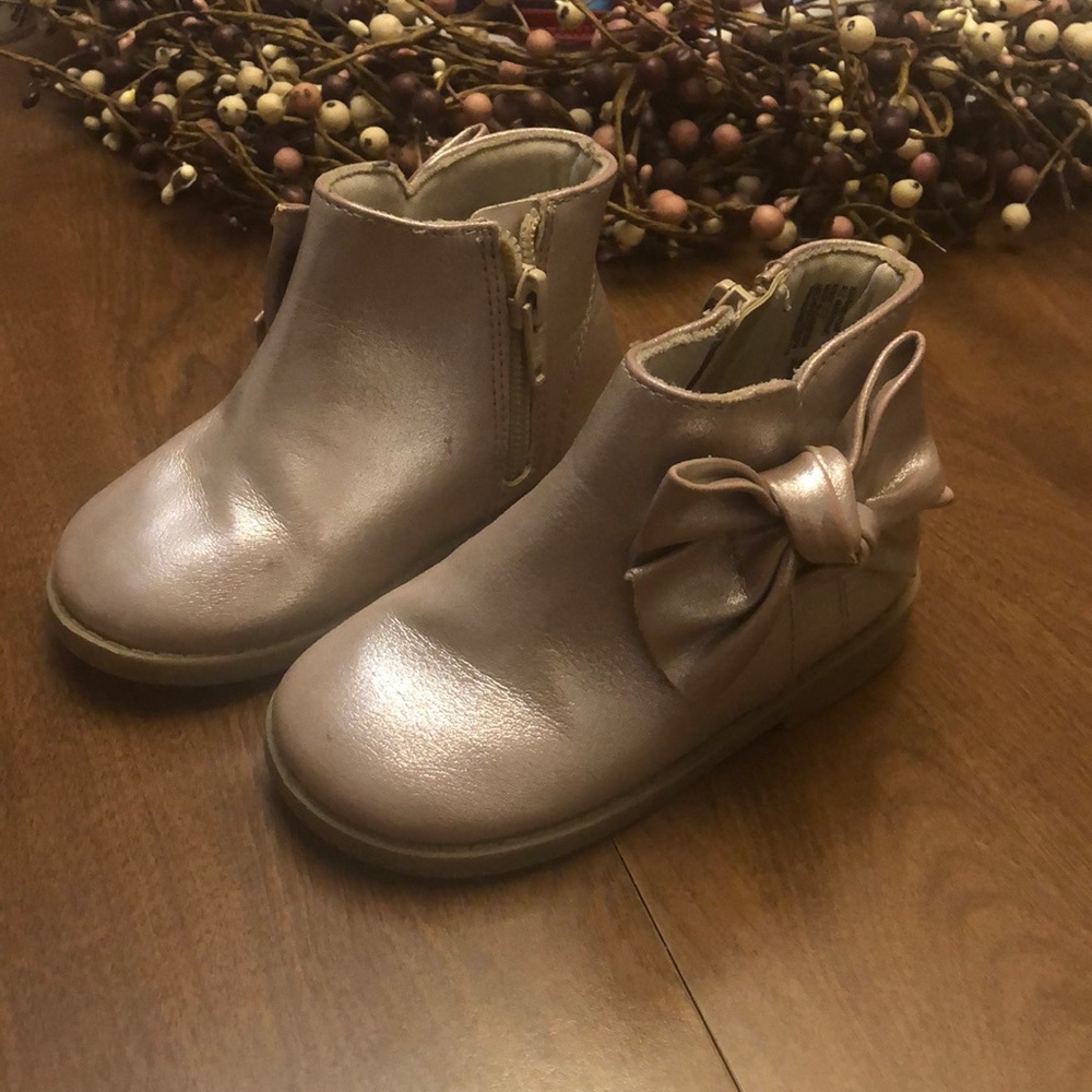 Garanimals Size 6 Bow Booties!!